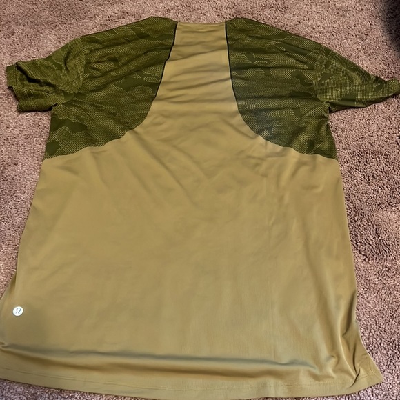 Lululemon Men’s shirt - Picture 2 of 4